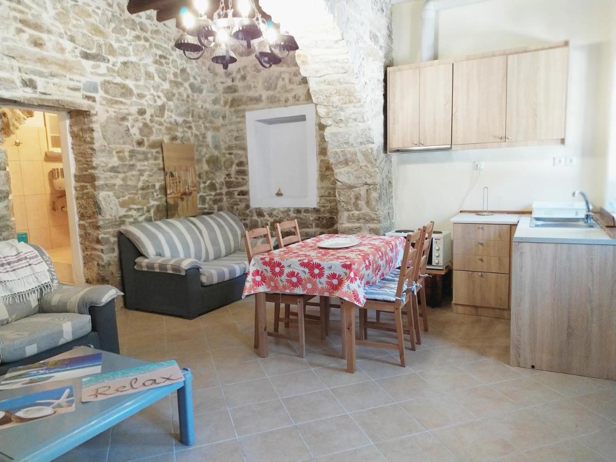 Traditional Family House, Ground Floor With Yard Κόρωνος Εξωτερικό φωτογραφία